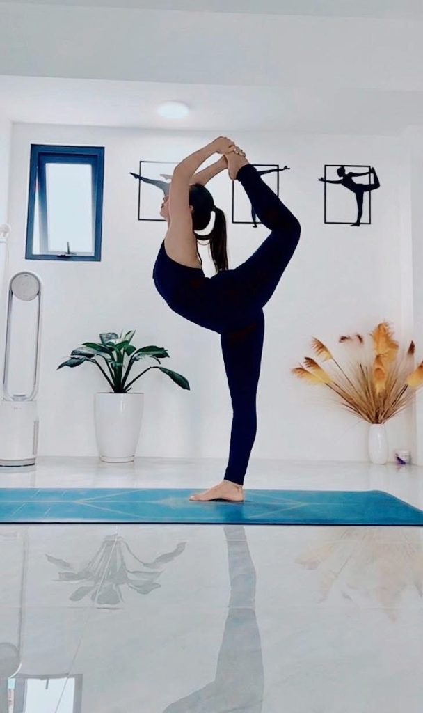 yoga phuong ruby - dance pose